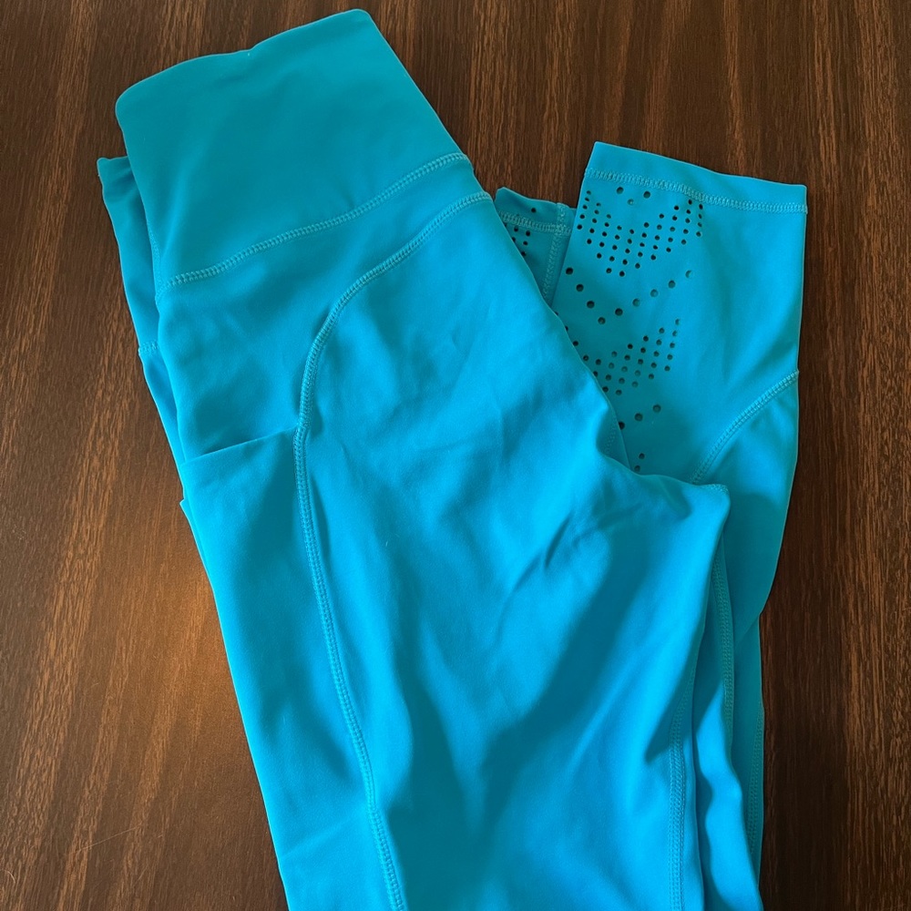 Senita Athletics Denali Laser Cut Capri - Ocean size small